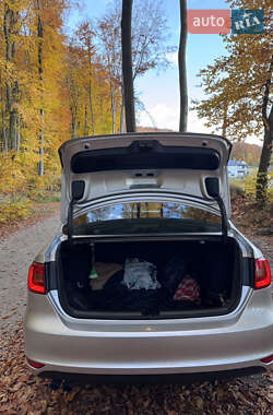 Седан Volkswagen Jetta 2013 в Винниках