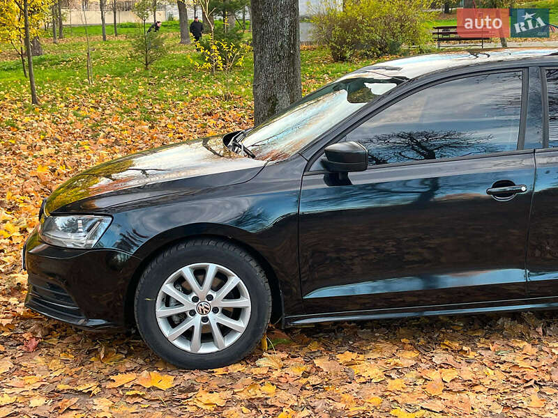 Седан Volkswagen Jetta 2015 в Киеве