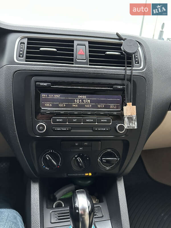 Седан Volkswagen Jetta 2014 в Києві