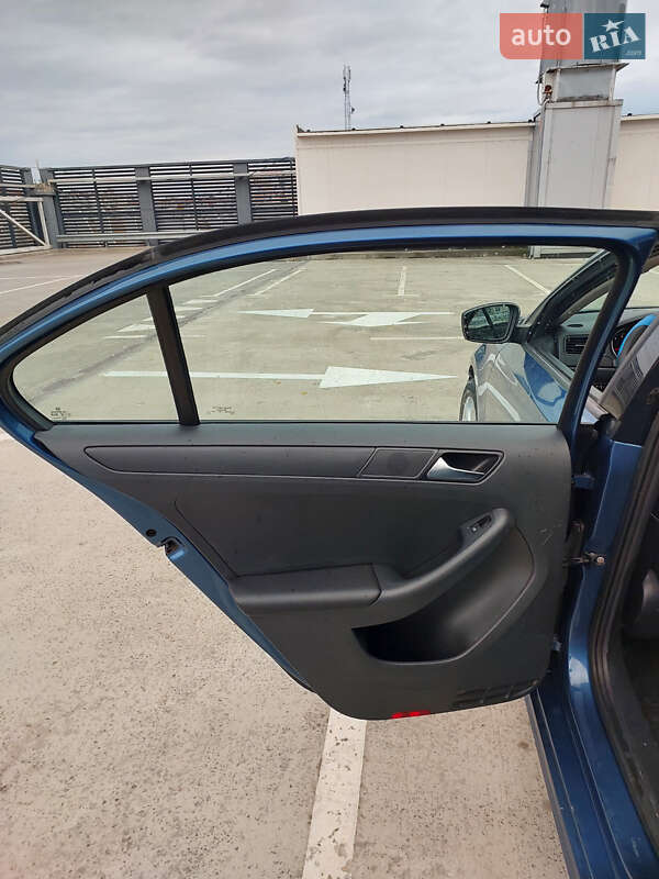 Седан Volkswagen Jetta 2015 в Киеве фото 24 Седан Volkswagen Jetta 2015 в Киеве