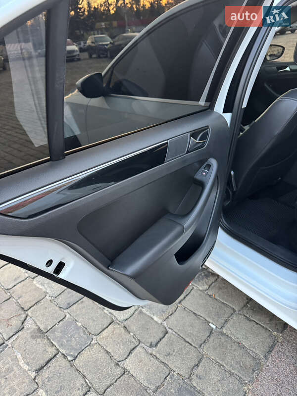 Седан Volkswagen Jetta 2016 в Харькове фото 7 Седан Volkswagen Jetta 2016 в Харькове