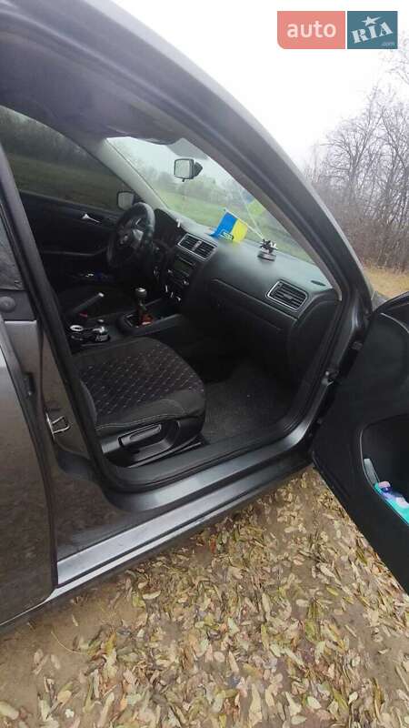 Седан Volkswagen Jetta 2011 в Першотравенске фото 27 Седан Volkswagen Jetta 2011 в Першотравенске