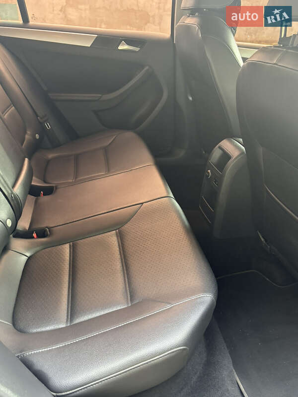 Седан Volkswagen Jetta 2013 в Дніпрі