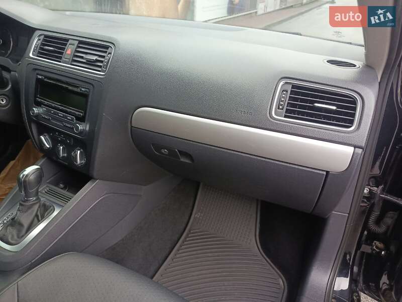 Седан Volkswagen Jetta 2014 в Днепре