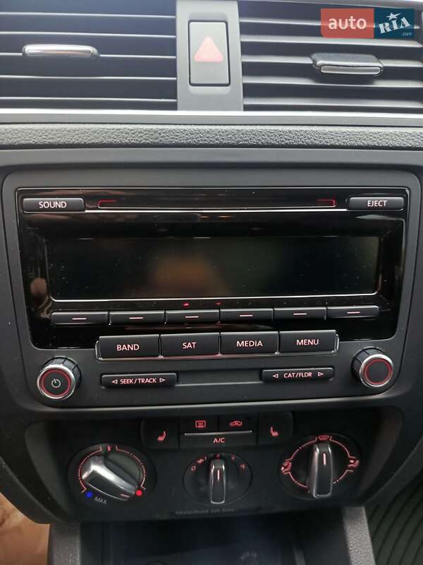 Седан Volkswagen Jetta 2014 в Днепре