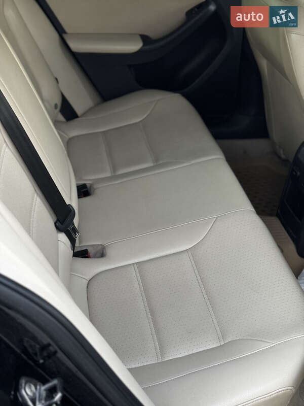 Седан Volkswagen Jetta 2012 в Запоріжжі