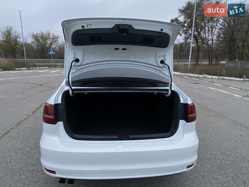 Седан Volkswagen Jetta 2017 в Запорожье