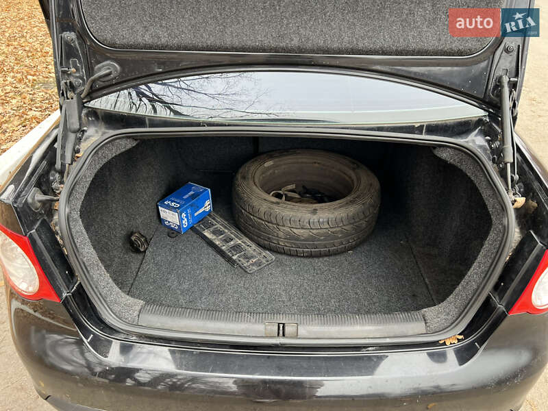 Седан Volkswagen Jetta 2006 в Полтаве