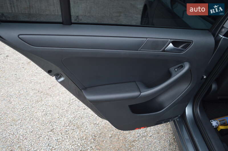 Седан Volkswagen Jetta 2016 в Кропивницькому фото 10 Седан Volkswagen Jetta 2016 в Кропивницькому