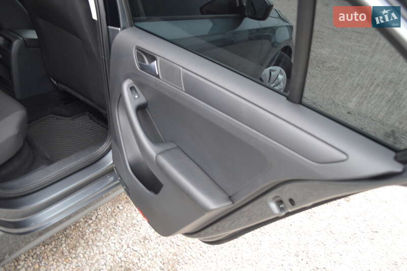 Седан Volkswagen Jetta 2016 в Кропивницькому фото 14 Седан Volkswagen Jetta 2016 в Кропивницькому