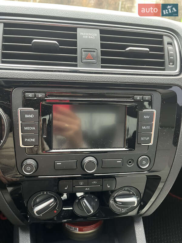 Седан Volkswagen Jetta 2015 в Харкові