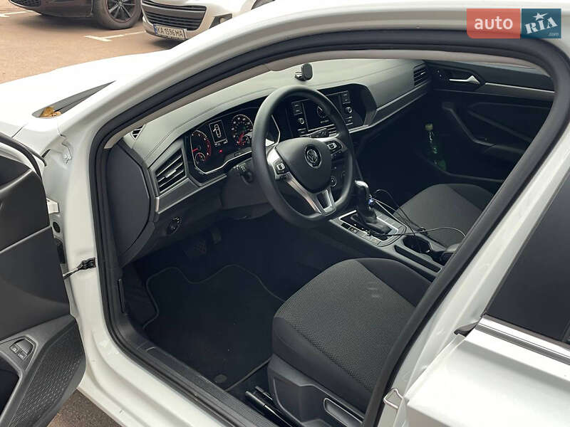Седан Volkswagen Jetta 2020 в Києві