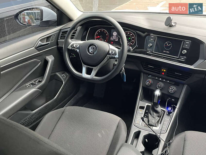 Седан Volkswagen Jetta 2020 в Києві