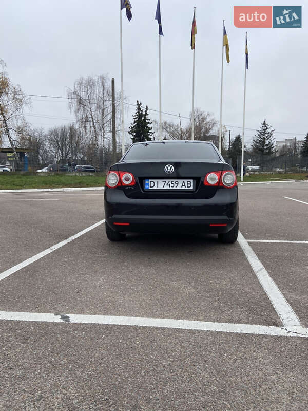 Седан Volkswagen Jetta 2005 в Житомирі