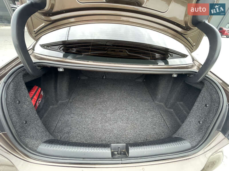 Седан Volkswagen Jetta 2012 в Львове