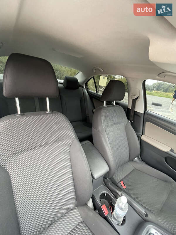 Седан Volkswagen Jetta 2012 в Львове