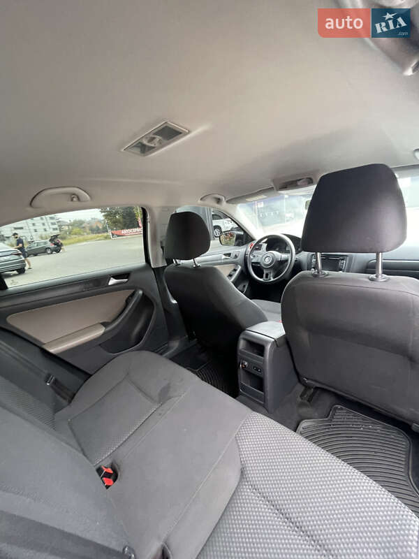 Седан Volkswagen Jetta 2012 в Львове
