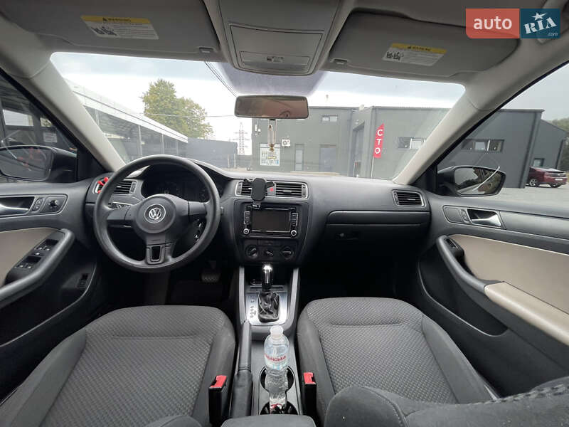 Седан Volkswagen Jetta 2012 в Львове
