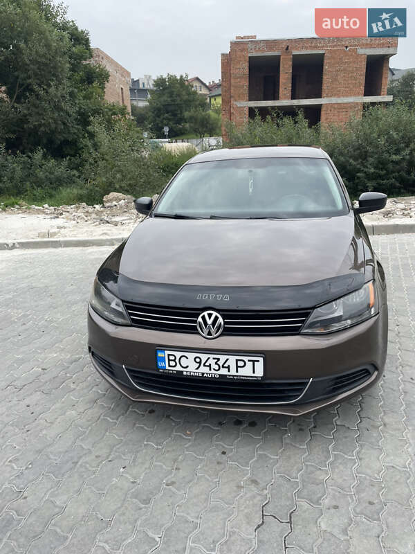 Седан Volkswagen Jetta 2012 в Львове