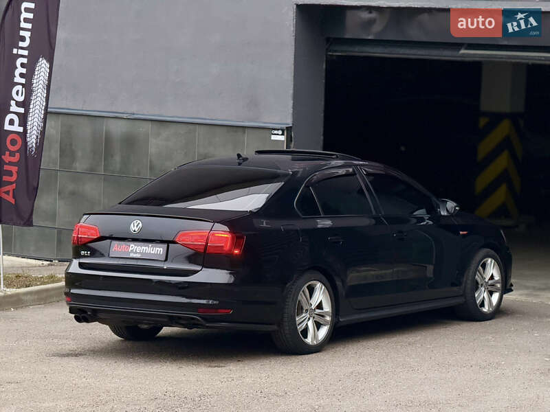 Седан Volkswagen Jetta 2016 в Харкові