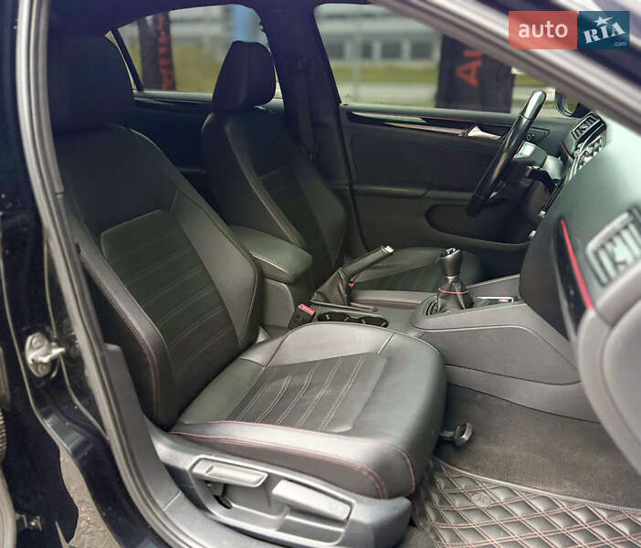 Седан Volkswagen Jetta 2016 в Харкові