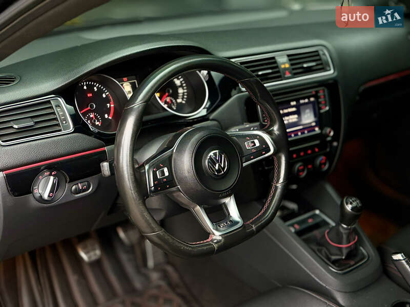 Седан Volkswagen Jetta 2016 в Харкові