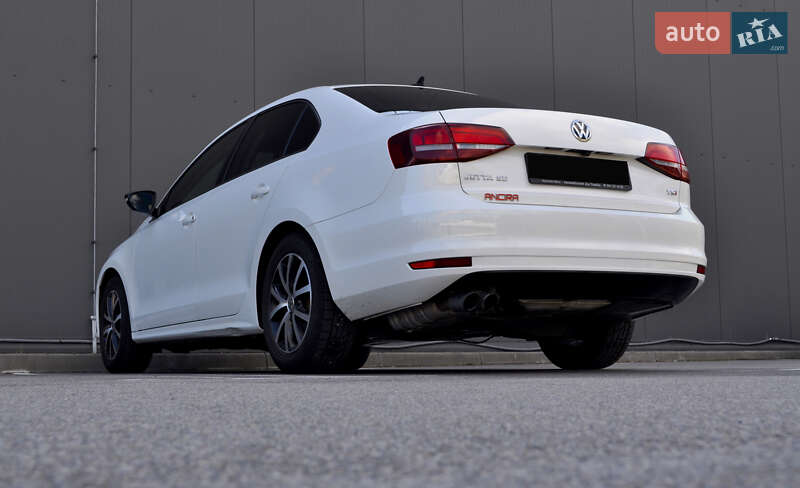 Седан Volkswagen Jetta 2016 в Києві фото 5 Седан Volkswagen Jetta 2016 в Києві