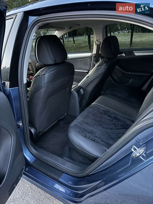 Седан Volkswagen Jetta 2015 в Запорожье