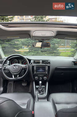 Седан Volkswagen Jetta 2015 в Львове