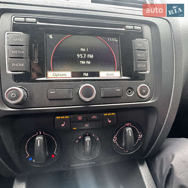 Седан Volkswagen Jetta 2011 в Пирятині