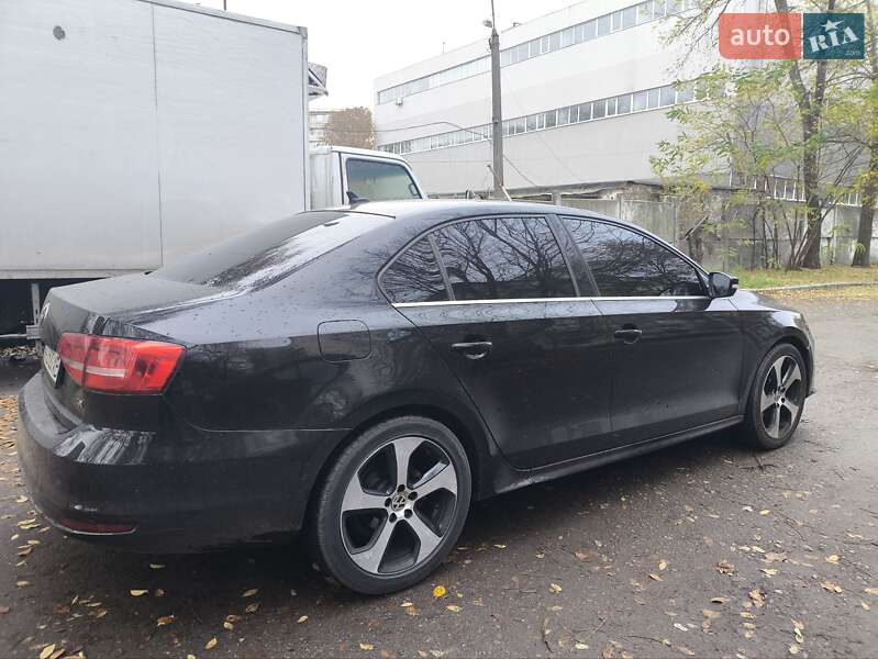 Седан Volkswagen Jetta 2015 в Киеве