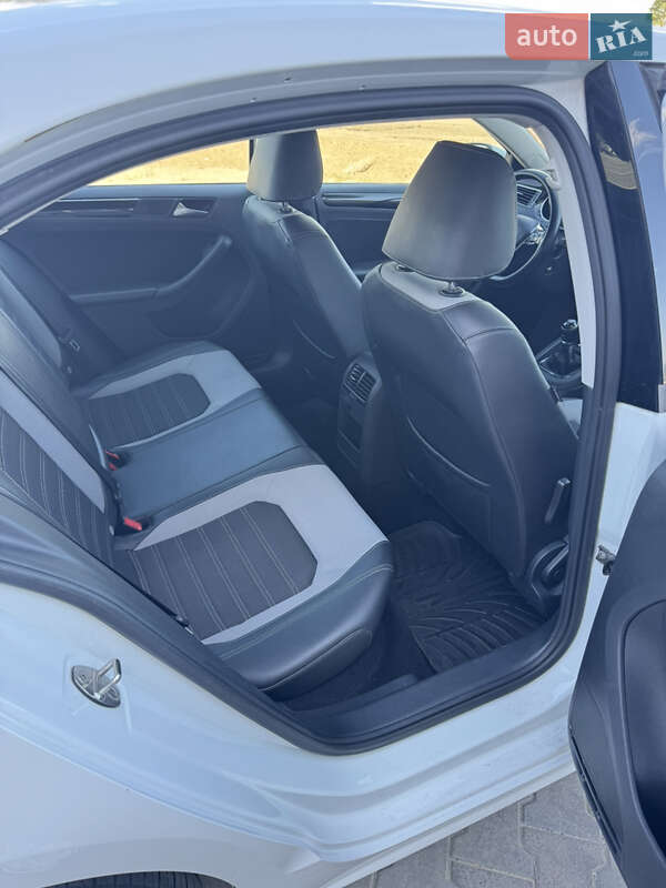 Седан Volkswagen Jetta 2016 в Черкассах