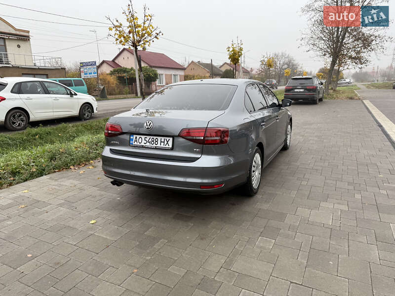 Седан Volkswagen Jetta 2017 в Ужгороде