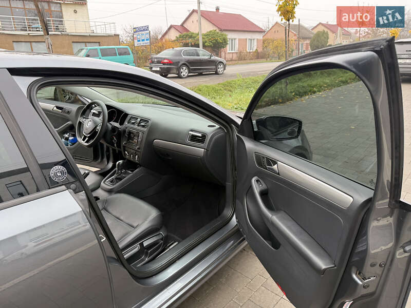 Седан Volkswagen Jetta 2017 в Ужгороде