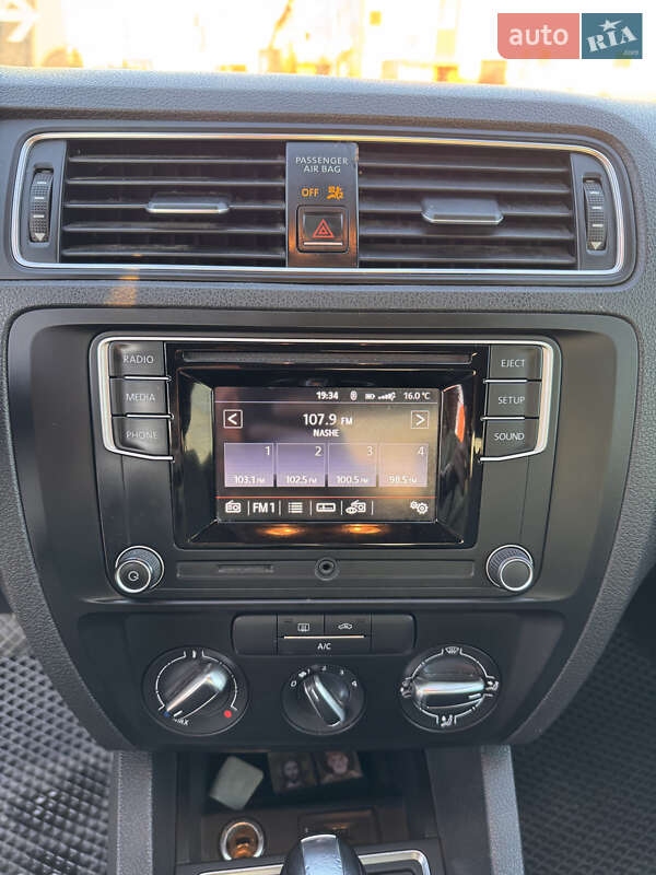 Седан Volkswagen Jetta 2016 в Києві фото 17 Седан Volkswagen Jetta 2016 в Києві