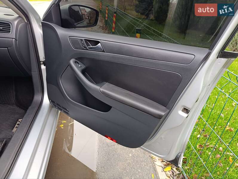 Седан Volkswagen Jetta 2011 в Одессе