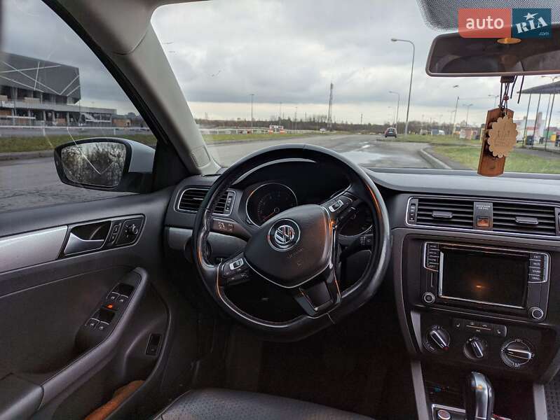 Седан Volkswagen Jetta 2016 в Львове