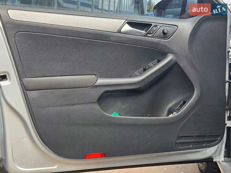 Седан Volkswagen Jetta 2012 в Киеве фото 10 Седан Volkswagen Jetta 2012 в Киеве