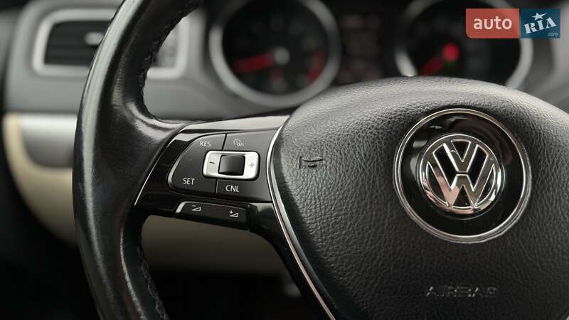 Седан Volkswagen Jetta 2016 в Киеве фото 35 Седан Volkswagen Jetta 2016 в Киеве