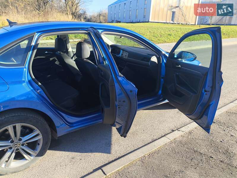 Седан Volkswagen Jetta 2023 в Львові