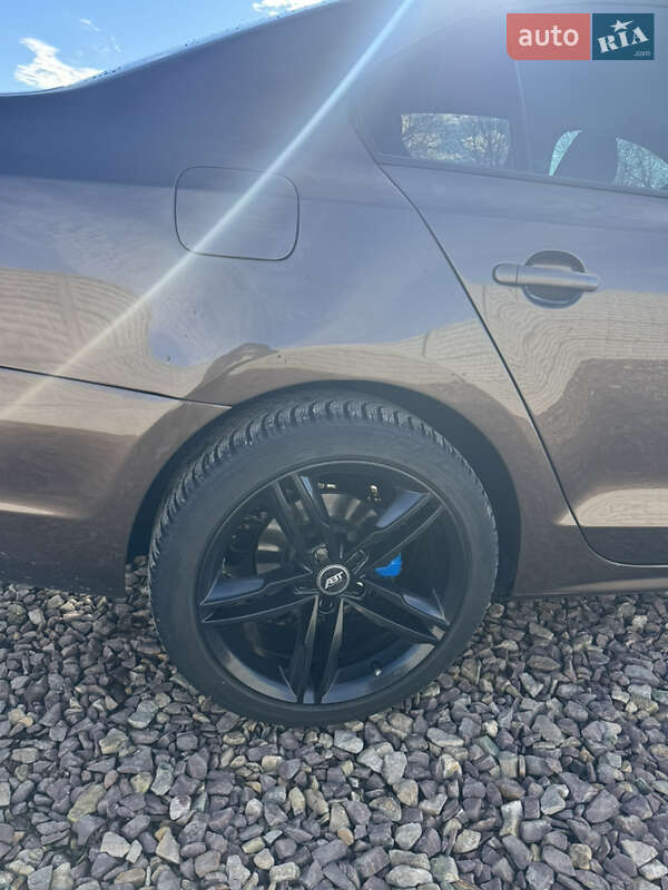 Седан Volkswagen Jetta 2011 в Бучаче