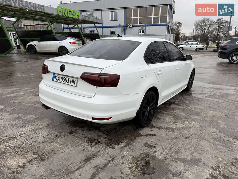 Седан Volkswagen Jetta 2015 в Чернигове
