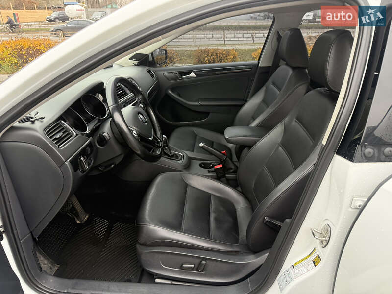 Седан Volkswagen Jetta 2015 в Чернигове