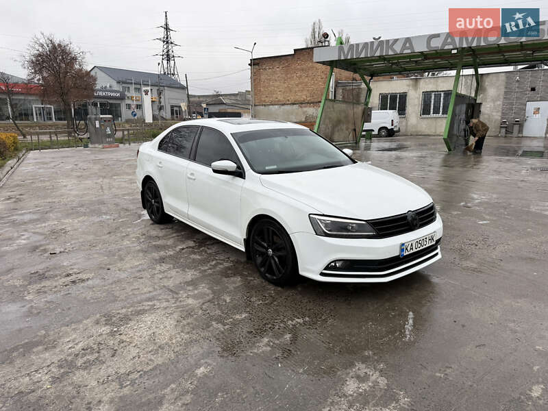 Седан Volkswagen Jetta 2015 в Чернигове