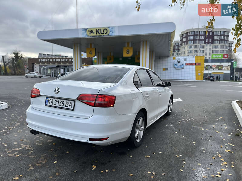 Седан Volkswagen Jetta 2015 в Киеве