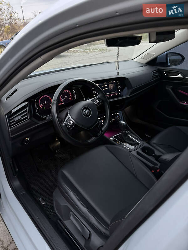 Седан Volkswagen Jetta 2018 в Днепре