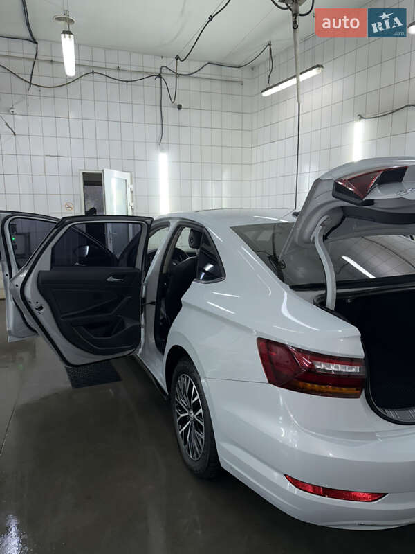 Седан Volkswagen Jetta 2018 в Днепре