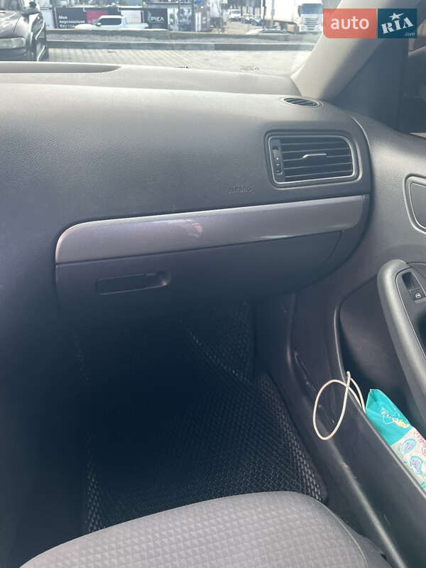 Седан Volkswagen Jetta 2015 в Львове фото 12 Седан Volkswagen Jetta 2015 в Львове