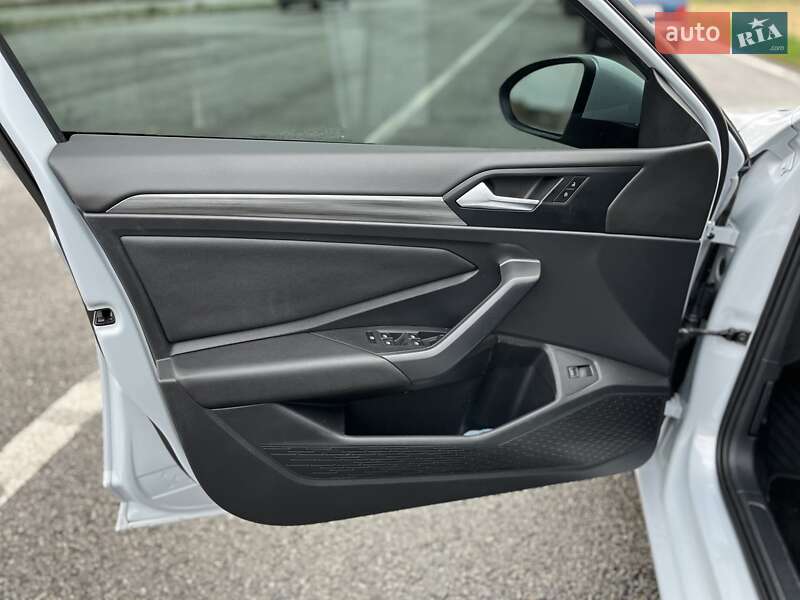 Седан Volkswagen Jetta 2018 в Ромнах фото 19 Седан Volkswagen Jetta 2018 в Ромнах