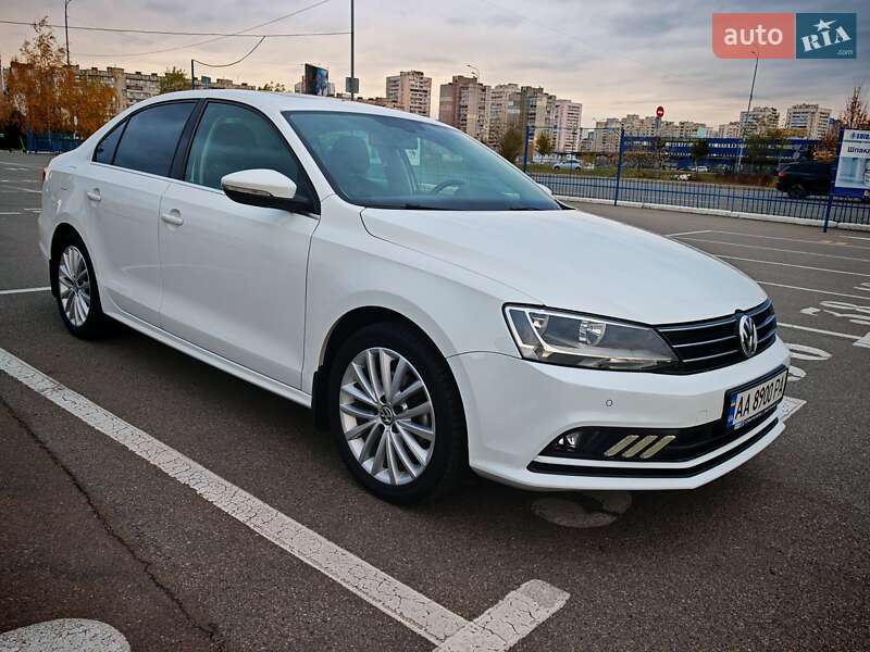 Седан Volkswagen Jetta 2016 в Киеве
